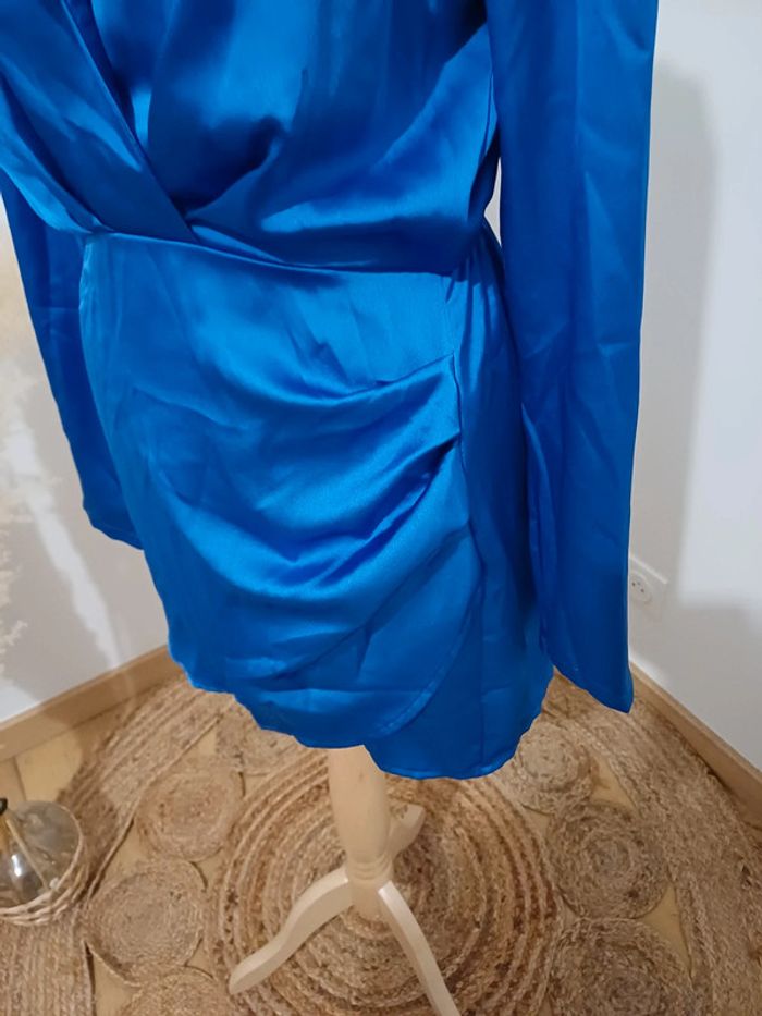 Robe bleue satinée cache-coeur Most Wanted taille XS 34 - photo numéro 4