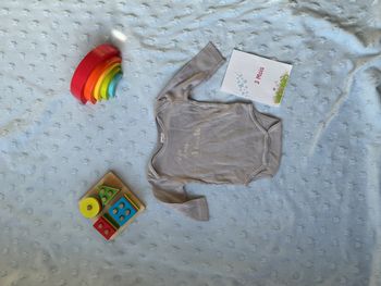 body manches longues gris inscription devant 3 mois mots d'enfants