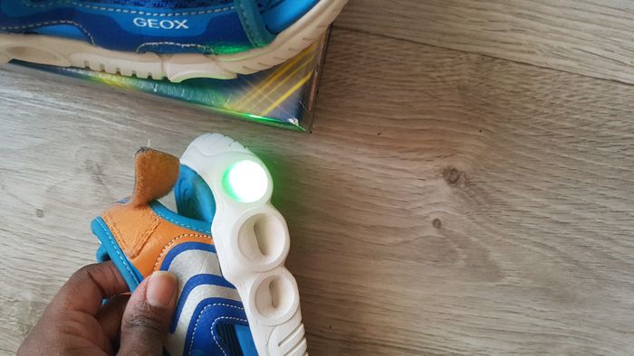 Geox lumineux pointure 32 - photo numéro 2