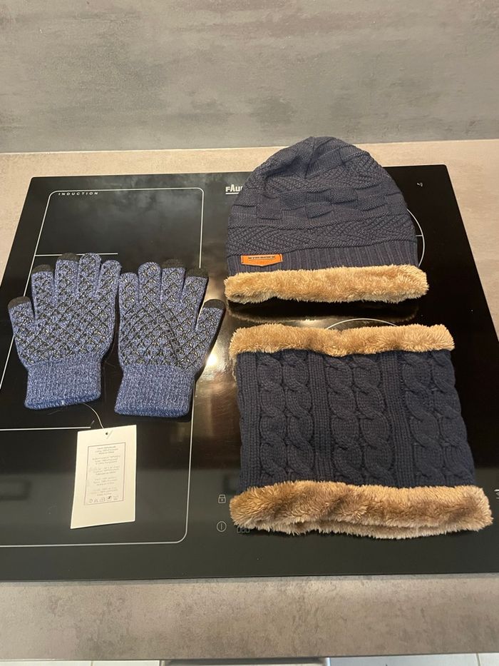 Ensemble bonnet écharpe et gants