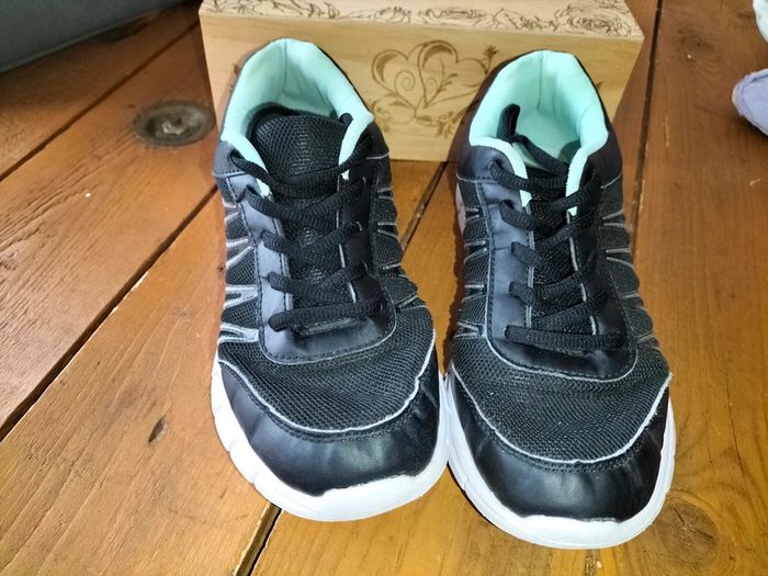 Basket noir et verte 37