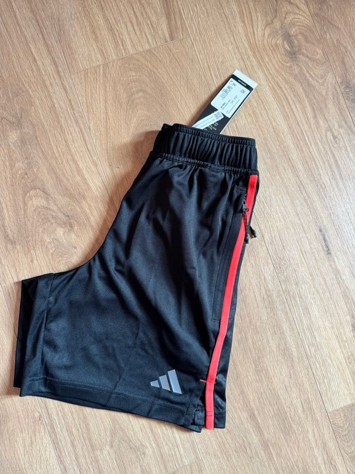 Short de sport Adidas noir