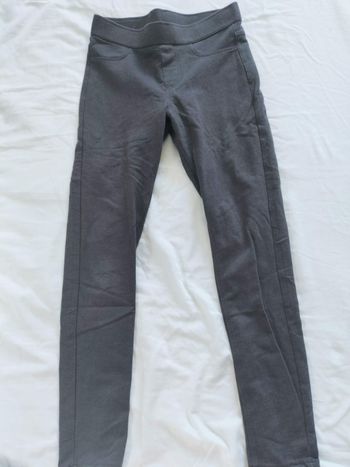 Pantalon gris foncé type legging côtelé