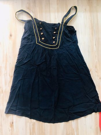 Robe bleue marine boutonnière