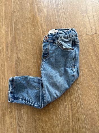 Jean à trou Zara