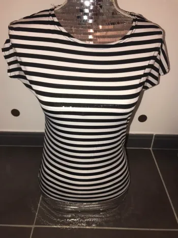 Top avec Coeur dans le dos taille M