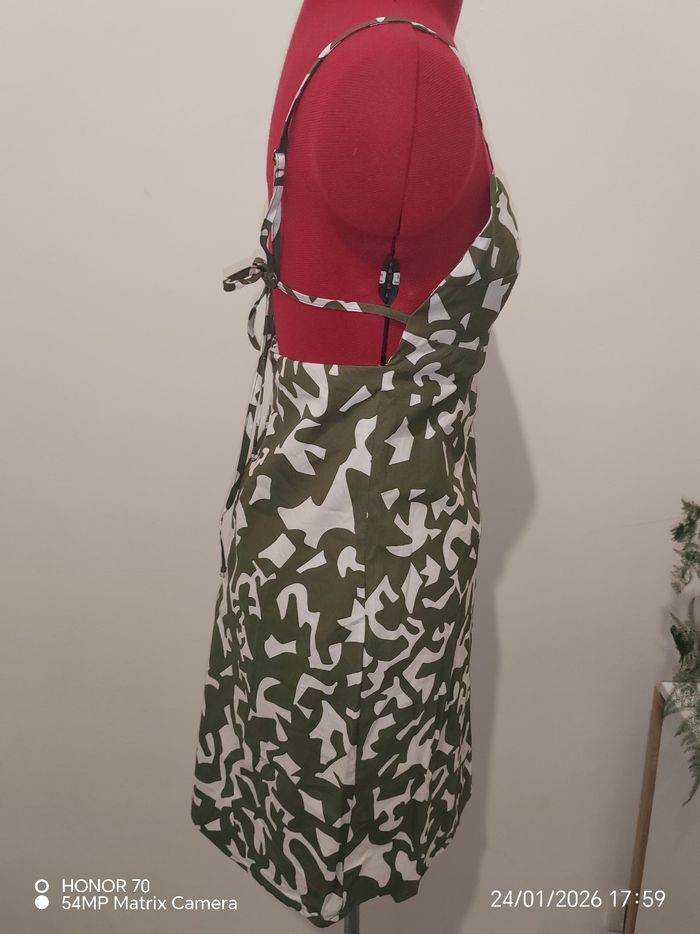 Robe dos nu - photo numéro 2