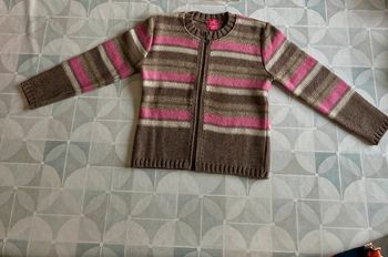 Gilet fille- 8 ans - Duger - en très bon état