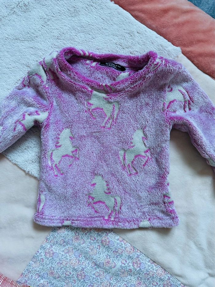 Haut de pyjama rose licorne qui brille la nuit 2-3 ans