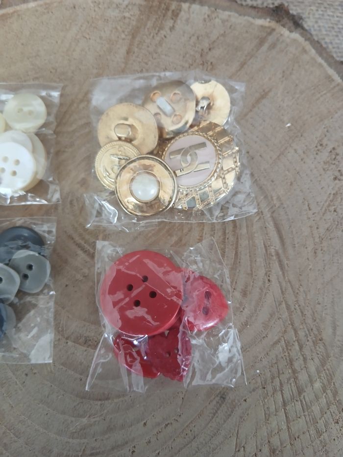 Lot de 4 sachets de boutons - photo numéro 2