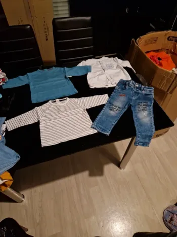 Lot 5 vêtements 9 mois