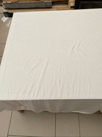 Nappe blanche de 228  cm