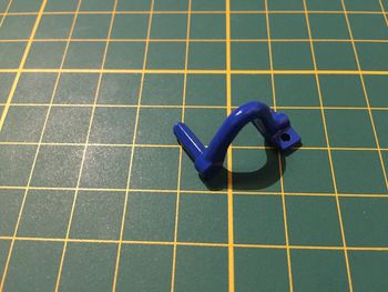 Charnière gauche du capot du moteur 95A n°95 Renault R8 Gordini 1/8 Eaglemoss collections #A67