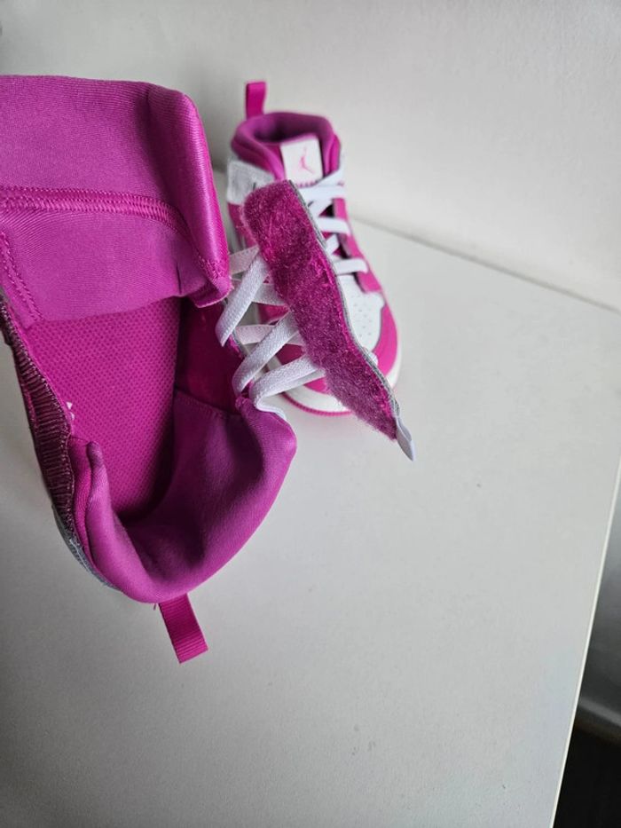 Basket fille Jordan 1 Mid EasyOn Fire rose et blanche Taille 25 neuf - photo numéro 5