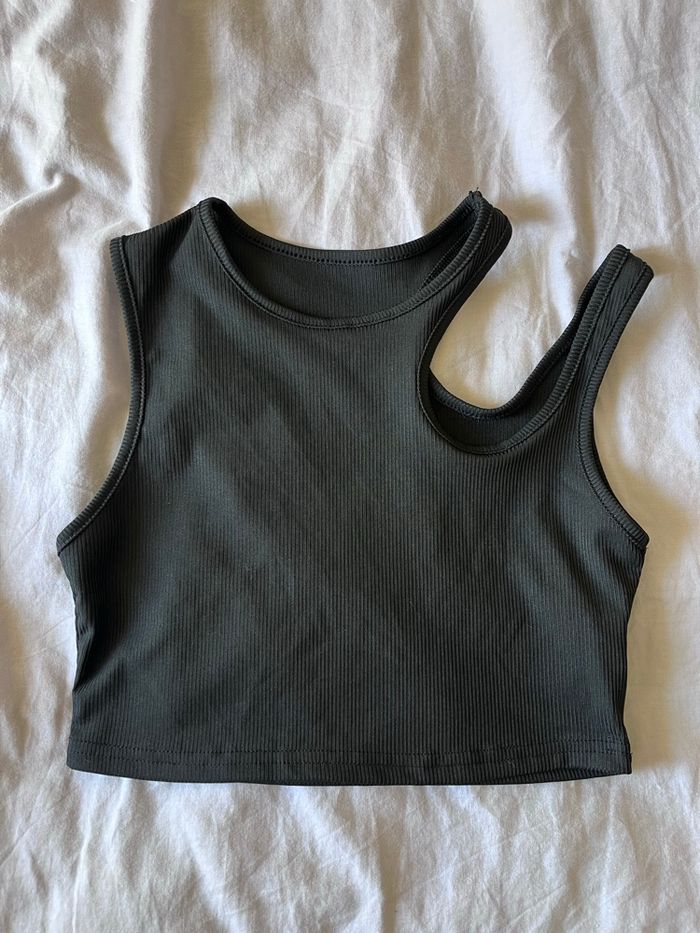 Top/t-shirt fille 12 ans - photo numéro 1