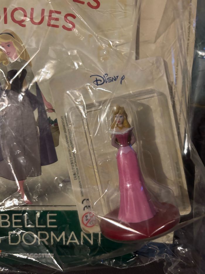 Figurine + Livre La Belle aux Bois Dormant n 25 Les Audiocontes Magiques Disney Altaya - photo numéro 2