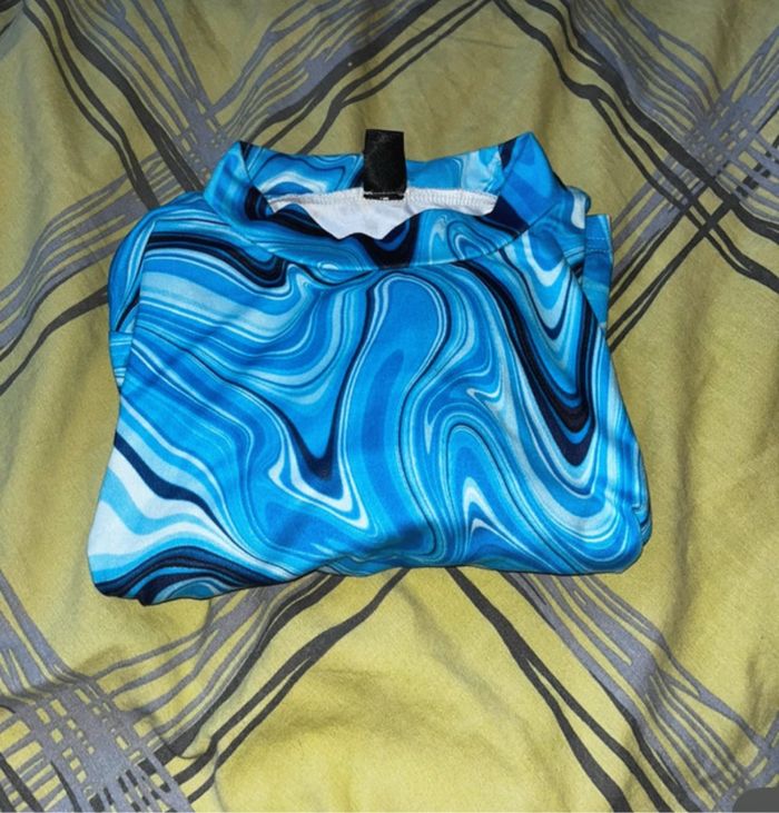 Pull bleu
