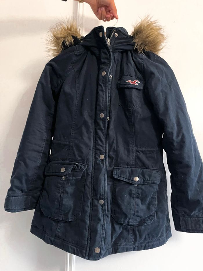 Manteau Hollister bleu marine avec logo rouge - photo numéro 18