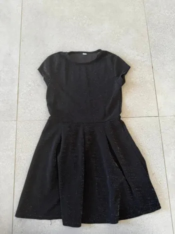 Robe noir taille 146/152cm, très bon état