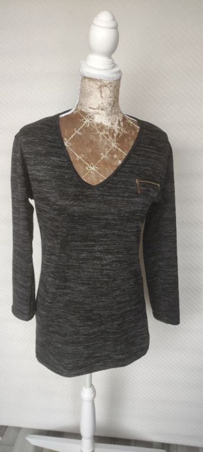 Pull léger col v