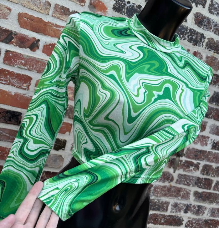 T-shirt court imprimé marbré vert T34 • Shein - photo numéro 2