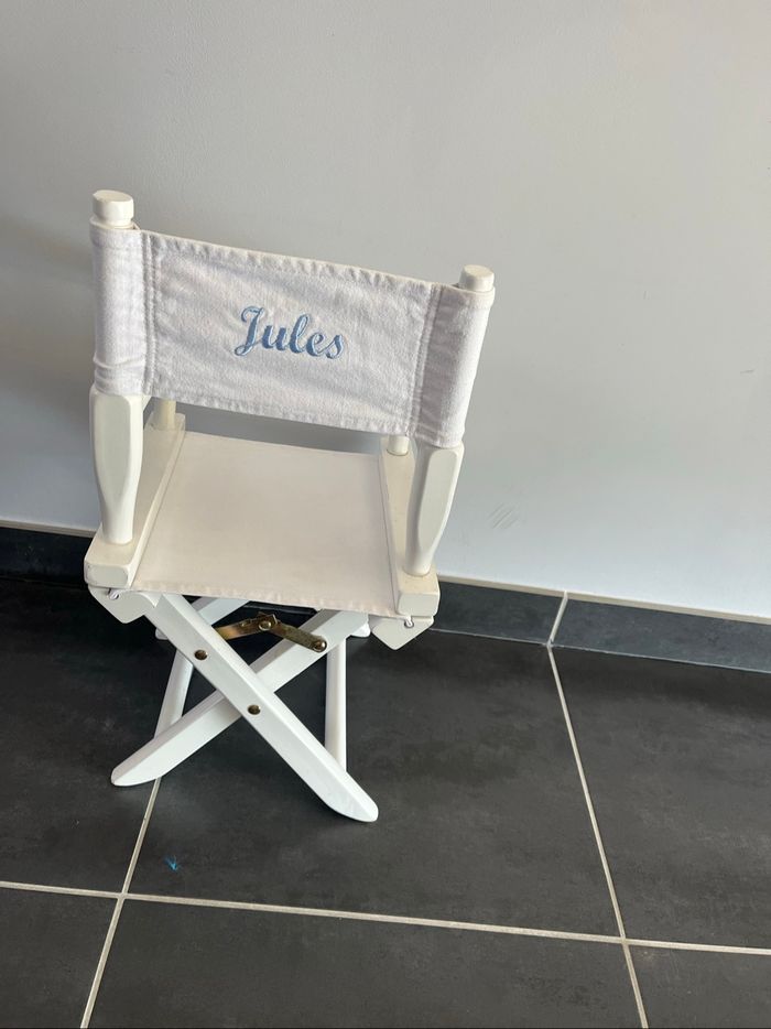 Chaise blanche metteur en scène