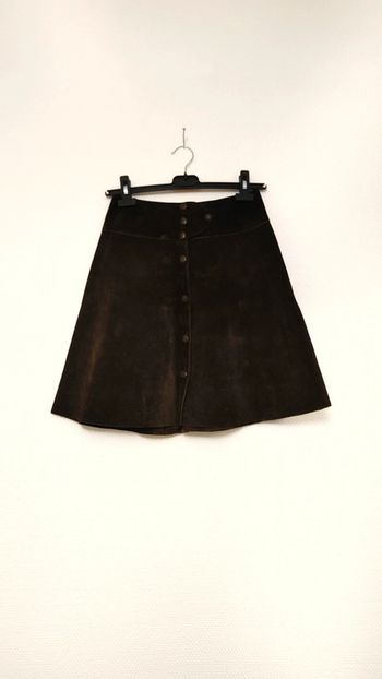 Magnifique mini-jupe en peau daim 100 % cuir bouton coupe trapèze