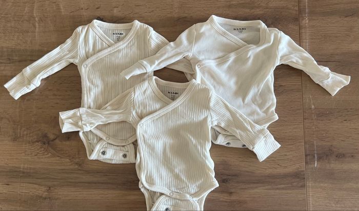 Lot de 3 bodies croisés 1 mois - photo numéro 2