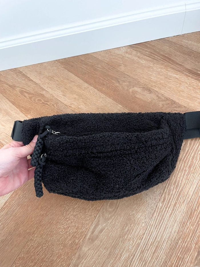 Sac besace noir effet moumoute banane - photo numéro 5