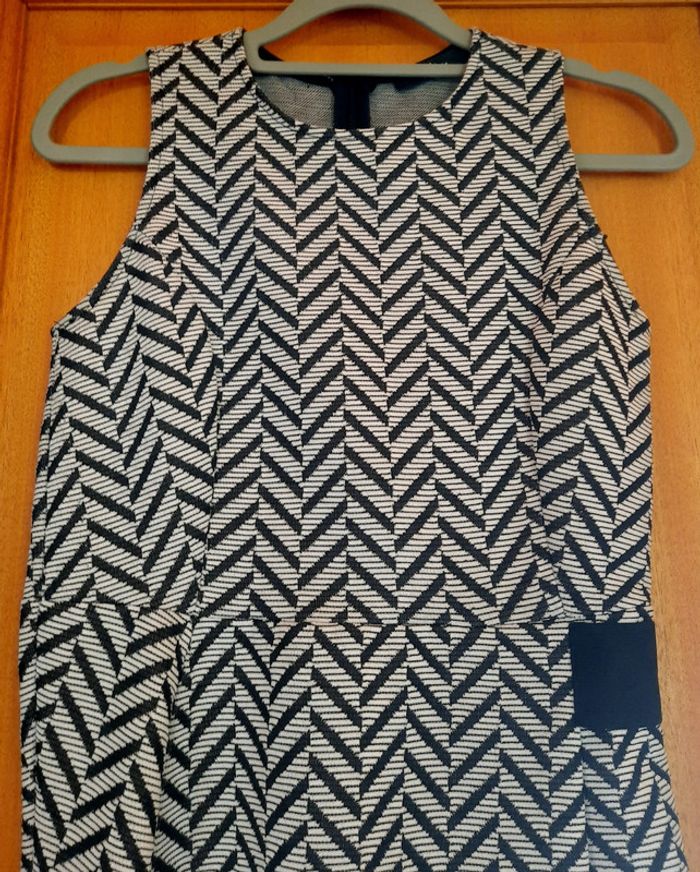 Robe noire et blanche S