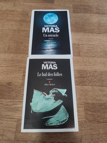 Lots de 2 livres de Victoria mas 