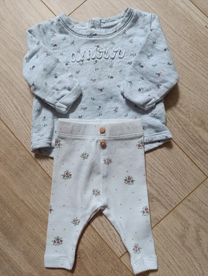 Ensemble fille taille 1 mois