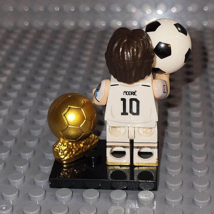 Minifigure / Figurine - Footballeur - Ballon d'or - Modrić - photo numéro 3