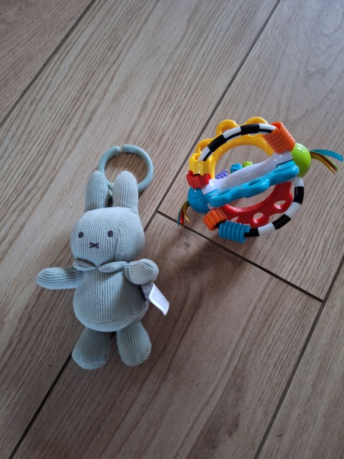 Jouets éveil bébé