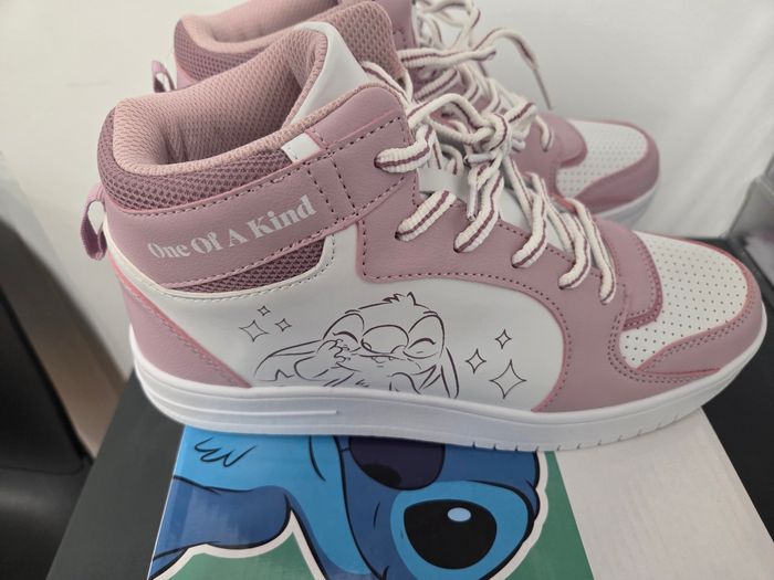 Tennis montante lilo et stitch - photo numéro 2