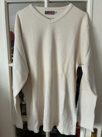 Pull hpw taille M (grand)
