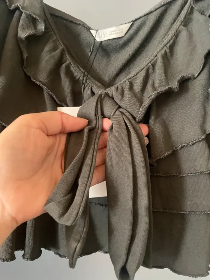 Haut a volant kaki Zara taille xl - photo numéro 4