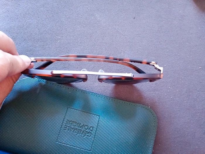 Lunettes de soleil neuves - photo numéro 2