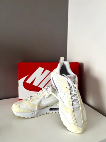 Nike crème