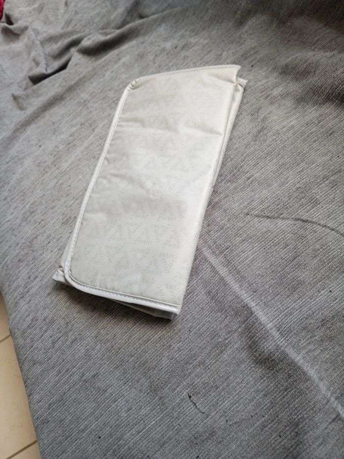 Matelas transportable pour changer les bébés pliable - photo numéro 4