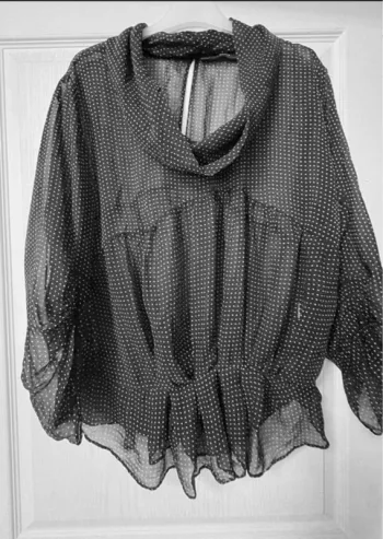 Belle blouse Zara XL - noire transparente avec petit pois. Très bon état