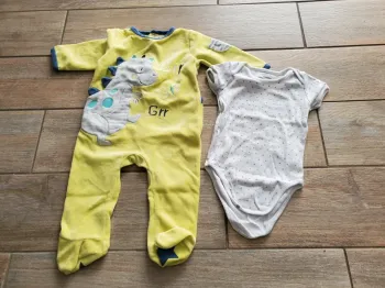 Lot pyjama et bodie 9 mois