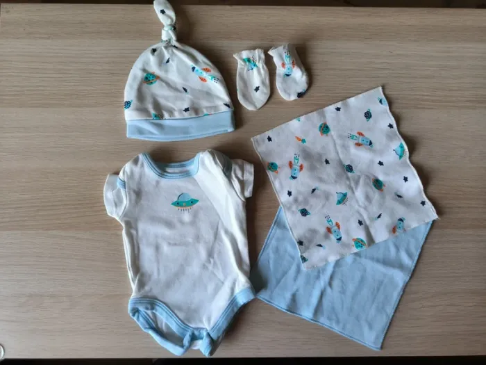 Body 3 mois avec accessoires