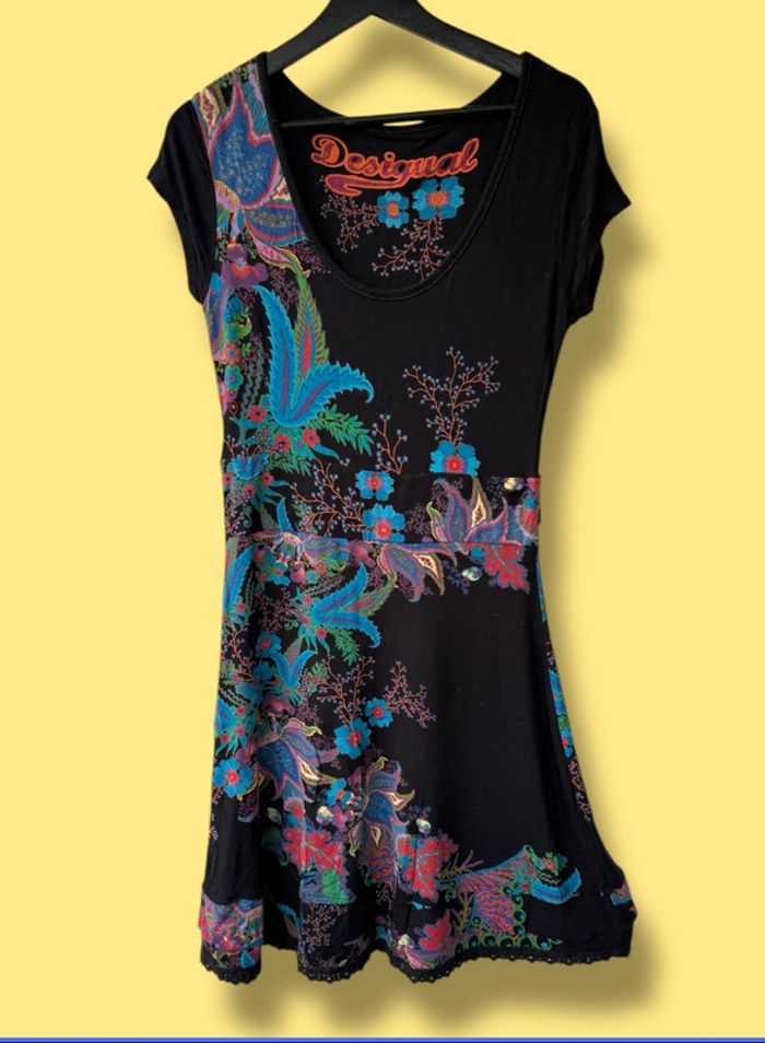 Robe Noire Desigual
