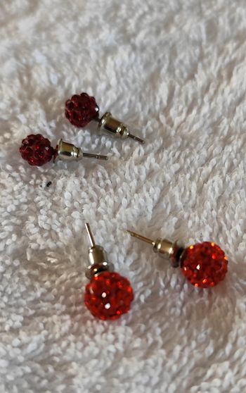 2 paires de boucles d'oreilles