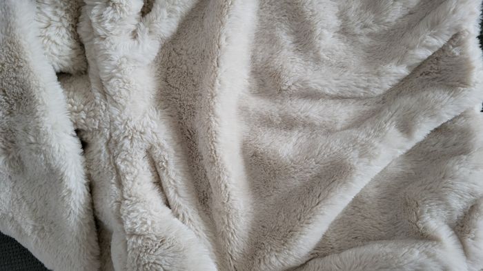 Blouson a capuche fourrés 6 à 7 ans - photo numéro 4