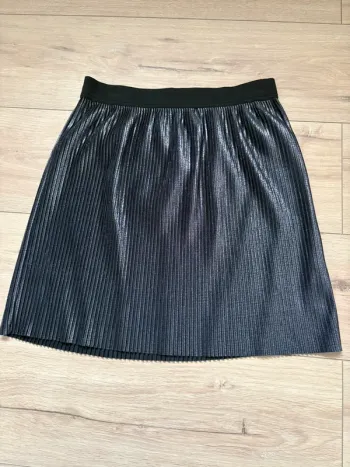 Jupe plissée noire à reflets métallisés Kiabi Taille M