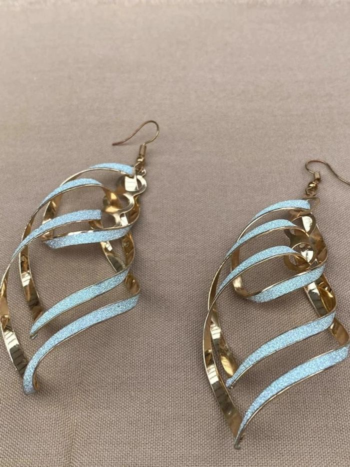 Boucle d’oreilles dorés - photo numéro 3