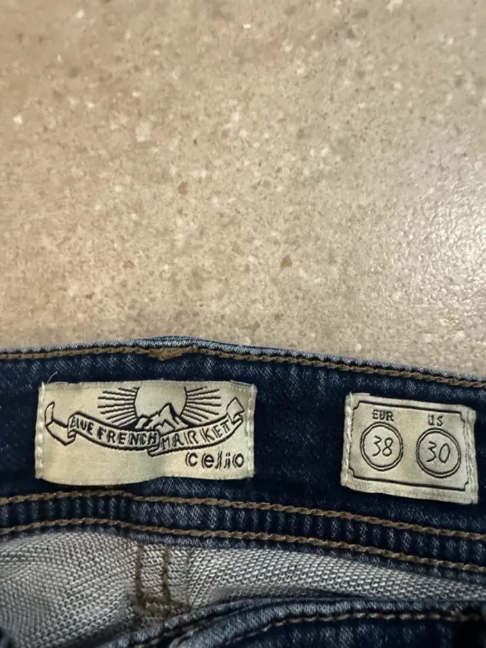 Short en jean Celio taille 38, très bon état 40x50cm - photo numéro 2