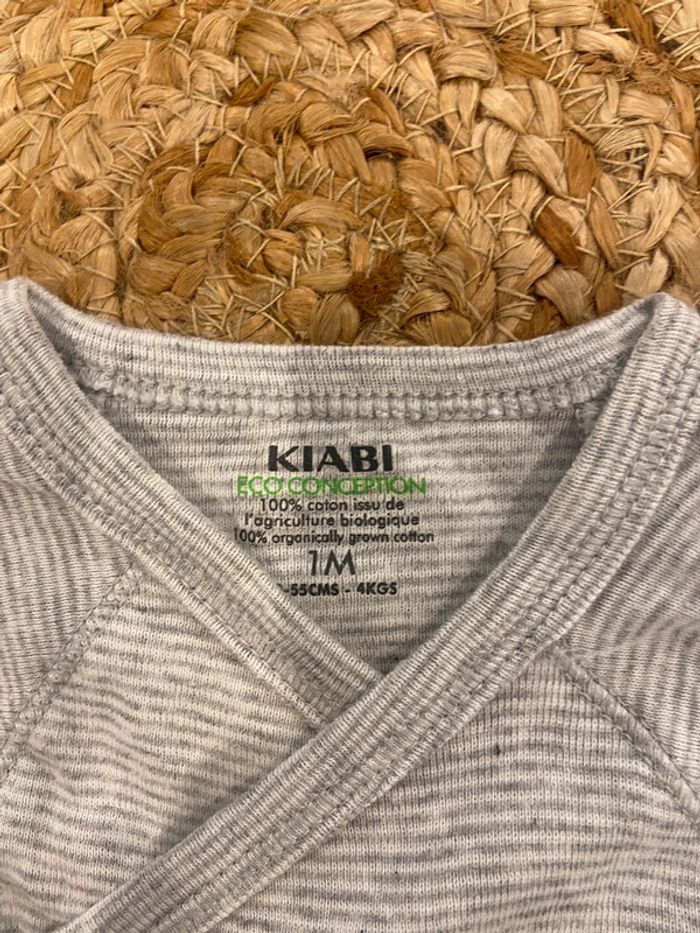 Bodies bébé 1 mois - photo numéro 2